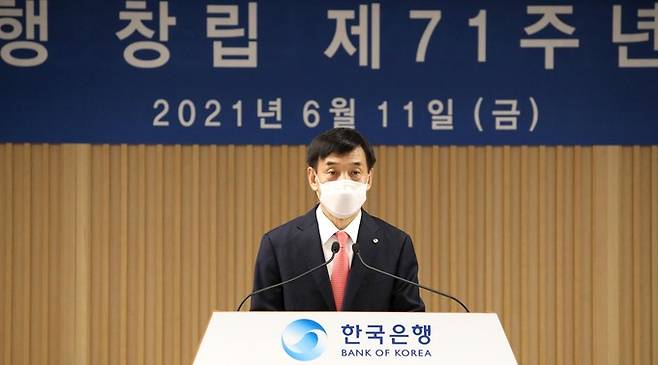 이주열 한국은행 총재가 11일 서울 중구 한국은행에서 한국은행 창립 제71주년 기념사를 낭독하고 있다. 한국은행 제공