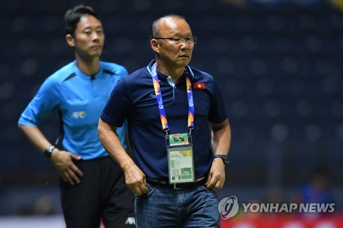 박항서 감독이 이끄는 베트남 축구가 말레이시아와 2022 카타르 월드컵 아시아지역 2차 예선 G조 7차전에서 2-1로 승리하고 최종예선 진출을 예약했다. [AFC 제공]