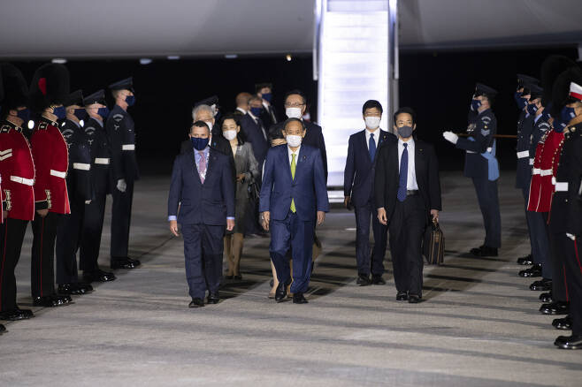 스가 요시히데 일본 총리 등의 입국 장면.[사진=플리커 G7 정상회의 계정]