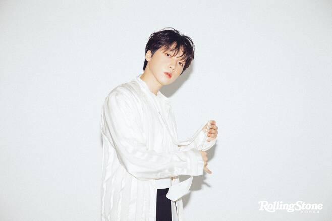 Jeong Se-woon boasted of the growing artist aspect.On the 15th, Music magazine Rolling Stone Korea released a picture cut with Jeong Se-woon.Jeong Se-woon in the picture shows a visual that is watered with a combination of glasses, shirts and suspenders.In addition, on the same day, the Rolling Stone Korea photo shoot scene behind the cut, which was unveiled through the official post of Starship Entertainment, is attracting fans attention with its professional aspect with colorful poses.Especially, Jeong Se-woon showed his authenticity about Music as well as pleasant charm with interview with Rolling Stone Korea.Ive been quiet and busy lately, said Jeong Se-woon, who revealed the pros and cons of self-production, I really liked being able to contain all the stories I want to contain in my album, and it was hard to decide which story to tell first because there are so many stories I want to tell.He then cited Be A Fool (non-full) in Music album 24 PART 2 as his most popular song for the song, This song can probably be expressed in one sentence.If you have not been able to see the shape of Jeong Se-woon in the past, the music of Jeong Se-woon seems to have a certain solid form of this.I think it can change anytime, of course, and I like my shape now. I also expressed my belief about my own music world that I have built so far.Jeong Se-woon, who has been promoting the charm of The Artist, who is growing gradually with his interview with Rolling Stone Korea, is meeting with the public through participation in Drama OST, SBS Moby Dick web entertainment Strength Meet Season 3, KBS Cool FM Raise the Volume of Strong Hanna, SBS PowerFM Kim Young-chuls PowerFM The YouTube channel plans to continue communicating with fans by releasing groundbreaking content in the cover video category called FOREST.Interview, which contains more diverse stories of Jeong Se-woon, can be found on Rolling Stone Korea 2 and the official YouTube channel published on the 15th.iMBC  Photo Offering Rolling Stone Korea, Starship