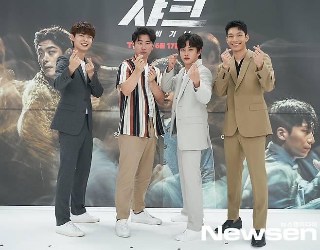 Actor Kim Min-seok, Wi Ha-joon, Jeong won-chang, and Chae Yeo-joon attended the Tving original movie Shark: The Bigginning online production presentation on June 15 and have photo time.Photo Provision: CJ ENM
