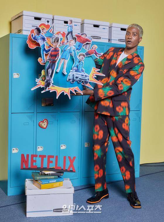 모델 한현민이 16일 오전 온라인 생중계로 진행된 넷플릭스 시리즈 '내일 지구가 망했버렸으면 좋겠어' 제작발표회에 참석해 포토타임을 갖고 있다. '내일 지구가 망했버렸으면 좋겠어'는 오늘도 정답없는 하루를 사는 국제 기숙사 학생들의 사랑과 우정, 웃음을 담아낸 단짠 청춘 시트콤으로 오는 18일 공개된다. (사진제공 : 넷플릭스)