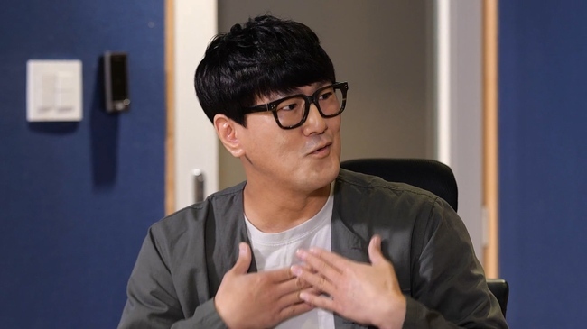 Yuyaho and MSG Wannabe M.O.M (Byeollu-ji, Kang Chang-mo, Wonstein, and Park Jae-jung) will have their first meeting with Park Geun-tae, a music industry Midasson who created Only Viewing the Bhara.MBC Hangout with Yooo (director Kim Tae-ho, Yoon Hye-jin, author Kim Yoon-jip, and writer Choi Hye-jung), which will be broadcast on June 19, will release the recording scene of MSG Wannabe M.O.M and Jung Sang-dongs debut song.On the 18th, the video of the first meeting of Yuyaho, M.O.M and Park Geun-tae Composer will be released through Naver TV official channel.Yuyaho found Park Geun-tae Composer and said, God Geun-tae Composer!Yuyaho was excited about the meeting with Park Geun-tae Composer, which is hard to see on the air.Park Geun-tae Composer is a great singer, including SG Wannabe Timeless, V.O.S Say to the Eye, Brown Eyed Soul Did I really love you, Eco Happy Me, Lee Sun-hee Meet You Among You, Baek Ji-young Do not Love You, as well as jewelry You are so good, Joe PD Fat.In Soon-i), Ivy, Sonata of Attraction, and dance and hip-hop, which have long been loved by many people, have been created.In particular, Park Geun-tae Composer, who was in charge of producing SG Wannabes 1st album, said that he had a behind-the-scenes experience of discovering vocalist Kim Jin-ho and that Timeless was nominated for the top spot in music broadcasting due to recent reverse.Yuyaho showed infinite trust in the song that made his body and ears move, saying, I am the top 10 as soon as I hear it, to him who said that he worked with the mind to recall memories properly about M.O.Ms debut song I only see the barra (composed by Park Geun-tae, written by Kang Eun-kyung).Park Geun-tae Composer burned his passion by recording 1 to 1 after his first meeting with M.O.M members.Considering the personality and condition of each member, M.O.M members are said to have been completely captivated by his charm with delicate and detailed directing and warm consideration.