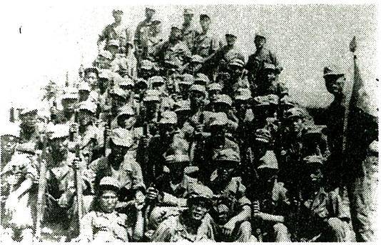 켈로부대원들이 1951년 서부지구 파견대 본부인 경기 강화군 교동면에서 침투훈련을 마치고 기념촬영을 하고 있다. 한국일보 자료사진