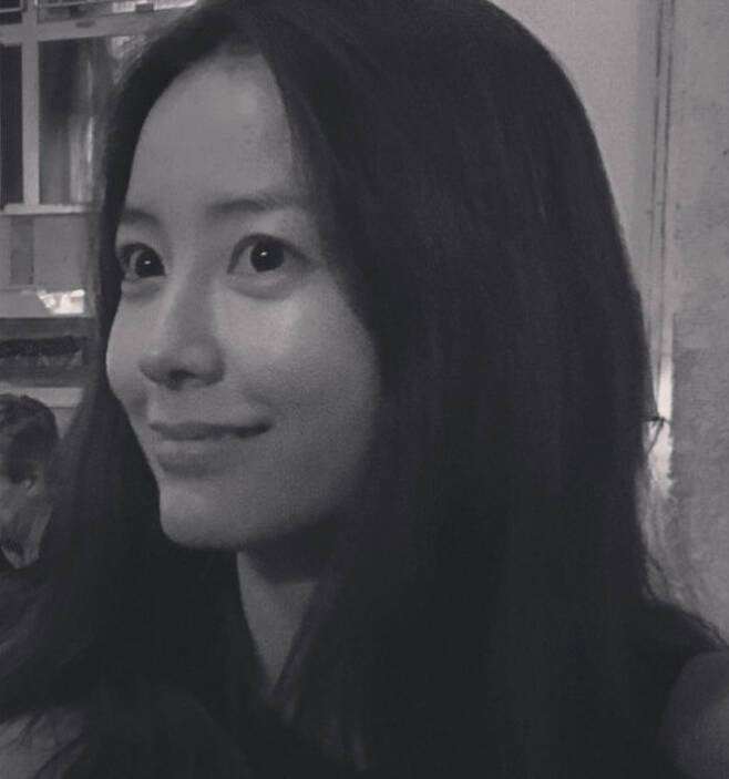 Actor Jung Yu-mi boasted a clear eye.Jung Yu-mi posted a recent photo on his instagram on June 24.Jung Yu-mi in the public photo boasts a clear doll beauty even though it is a low-quality mobile phone photo in black and white photographs.Especially, moist eyes and sleek nose attract attention.On the other hand, Jung Yu-mi appeared on TVN Yoon Stay which ended on April 2.Jung Yu-mi is also about to release the film WonderLand, a story that reunites with family members and lovers who have passed away on video calls.
