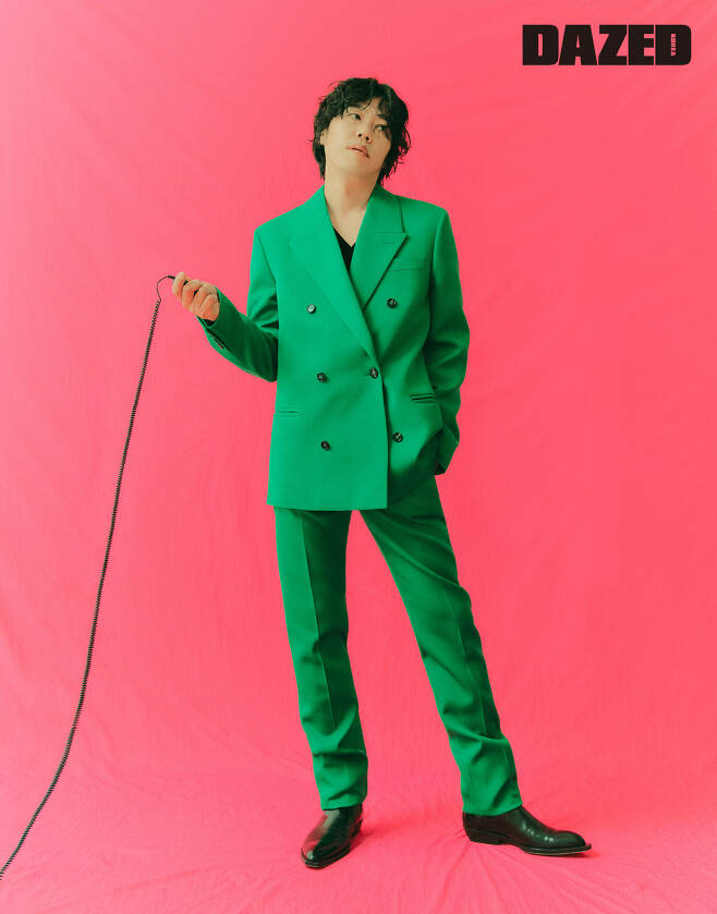 The magazine Daised, which presents original contents every month based on fashion and culture, released the moment of musician Lee Sang-soon through the July 2021 issue.Looking at the color-filled picture, Lee Sang-soons voice seems to be heard like Sandeul Sandeul like Bossanova Melody of his new EP Leesangson.Lee Sang-soon, who joined the producer of Super Band Season 2, introduced himself as a helper rather than a assessor. I started shooting and I had so many good friends.Superband is more of a helper who helps the band to be born by gathering those who can not hide their talent than an evaluator.There are a lot of idols in K-pop gods, but when asked why the band is in their hands, they really expressed their expectation for Super Band. It is a band that combines star and charm.I need such a band that is not only music but also image and visual.Then, I think that these people with talent and potential will challenge with courage, so that the band and band music ecosystem will be revitalized.Its our goal to get the superband to play that role.Lee Sang-soons summer was full of joy, as well as a recent new album, as well as a photo exhibition with CF director Lee Jun-yeop, which is being held at the Hyundai Card Design Library in Gahoe-dong, Jongno-gu, Seoul.Ive enjoyed taking film pictures for quite a while, and Ive been looking at the pictures Ive collected for a while.I looked at the pictures taken long before 10 years ago and felt that Oh, this happened then, Yes, it was such a scene.I hope you will feel that way. In addition, even the comfortable melody that you can meet on his album resembled Lee Sang-soon.I had a lot of brilliant, intense music, and I thought that such music was really good, but I wanted to hear this kind of music that was calm and comfortable.If you want to listen to the lick music on the beach or in the car, you may want to play it once. I asked Lee Sang-soon what kind of scenery is in the next corner of Lee Sang-soon. I hope it is now.I do my favorite music, Family and poppy around me, stay healthy. Happy without being special.No, without any pain without any happiness. (Laughing) There is no desire to be happy. I appreciate life without great pain.I hope it will be around any corner of my life. Some summer. Auspicious and smooth. A sign and picturesque state of Lee Sang-soons song.As usual, you can get a glimpse of the July issue of Daised and the official social network channels such as homepage, Instagram, and YouTube.