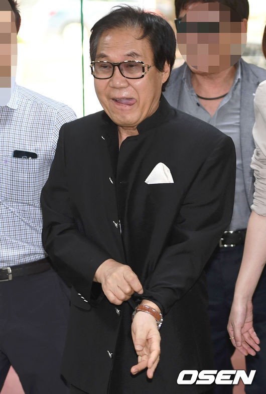 What happened today (June 25) in the past? Its worth lighting up two problematic men.Singer and painter Cho Young-nam has been confirmed for innocence after overturning the first trial in the majority allegations.Actor Lee Jong-su, whose secret marriage and divorce were both known, was known for his recent situation at the United States of America Casino while he was hiding after being accused of fraud.Lets review the issues of June 25th, N years ago, with the time machine.On that day, singer and painter Cho Yeong-nam was cleared of suspicion of a masterpiece (modern) and confirmed his innocence; after about five years, he had completed the fraud charge.Earlier in the day, the Supreme Court said it had confirmed the sentence ruled innocence in the appeal of Cho Young-nam, who was indicted on fraud charges.The court said, Unless there is a dispute about forgery or copyright in the transaction of art works, we must observe the principle of judicial restraint. In the transaction of art works, whether the work was produced using a friend or an assistant can not be determined as necessary or important information for the purchasers of the work.The court also said that those who purchased Cho Yeong-nams work were not related to counterfeiting or copyright disputes because they were recognized as Cho Yeong-nams work and bought pictures that were circulated.It is possible to accept the judgment of the second trial that it is difficult for buyers to conclude that Cho Young-nams work was mistaken for a friend drawn by Cho Young-nam.Cho Young-nam was handed over to the court for receiving a certain amount of painting for a certain amount to the artist Songmo for about four years from September 2011, or receiving 21 paintings of 21 paintings that were only lightly painted on the work of Song.The first trial court then Judgmented Cho Yeong-nam for 10 months in prison and two years in probation.The reason was that the part that only part of the painting completed by Song could not be seen as the creation of the perfect Cho Young-nam.It was also a deceit that buyers did not notify them in advance.But in the second round, he reversed it and Judgmented the innocence to Cho Young-nam.Cho Yeong-nams works were embodied in Cho Yeong-nams unique idea, and Song was only a technical assistant to Cho Yeong-nam.Whether or not Cho Young-nam painted it directly with the help of others was not necessarily necessary information for buyers.Lee Jong-soo, who is famous for Eagle Eye, was known for his recent arrest after being accused of fraud and making the world buzz.Lee Jong-soo is working as a host of a promotional team to respond to guests at a Casino near United States of America LA.Lee Jong-soo was accused of fraud earlier, and he promised to watch his acquaintances wedding society and received 850,000 won, but he was in trouble without seeing the wedding society.Lee Jong-soos acquaintance sued Lee Jong-soo for the police, but the contact was still in a state of failure. At that time, Lee Jong-soos agency paid the money on behalf of Lee Jong-soo, who was in hiding, and then the complaint was withdrawn.Lee Jong-su reportedly left for United States of America just before the lawsuit.Although the case seemed to be over due to the mediation of the agency, the victim who lent 30 million won to Lee Jong-soo but was fraudulent without receiving it appeared again, and Lee Jong-soo continued to stay out of contact.In the meantime, Lee Jong-soos gambling rumors have been raised, and the wave of the incident has become even bigger.Meanwhile, Lee Jong-su sent an e-mail to his agency at the United States of America LA and opened his mouth in eight days.Lee Jong-soo claimed that he had given interest of 2.3 percent per month to the person who lent him 30 million won, and that he had reimbursed 13 million won so far.I am currently in reimbursement and I will pay you back. I want to die. I am sorry for many people.It seems to be at the crossroads of choice now. I have been grateful for it. Lee Jong-soo, who had not heard much from him since then, obtained a full video of his interview with Lee Jong-soo at the Korean news channel USKN in May of the following year and released it alone.At the time of the broadcast, Lee Jong-soo explained the controversy over various debts and said, I married in 2012 and divided in 2015.It is true that I kept my marriage secret because I was an entertainer. He said, Does my ex-wife (Lee) have to come out and explain the suspicion that it is not a disguised marriage?Do I have to keep people around me hurting me?In addition, Lee Jong-soo was surprised by , and no one was interested in me when I was active in Korea.I have never had a big impact on the public or a lot of attention, he said. I want to live quietly as a normal person. DB, broadcast capture