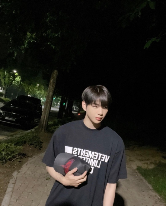 Kang Daniels visuals are eye-catching.On the 25th, Kang Daniels Instagram posted a message # # # # # # # # # # # # # # # # # # # # # # # # # # # #Kang Daniel in the photo enjoys a comfortable day in the late night.His extraordinary visuals sniped at the woman.Meanwhile, Kang Daniel became S.Coups in June.Kang Daniel was ranked # 1 in the cumulative ranking of the Hall of Fame in the Idol popular ranking service Choi Adol and was selected as the 69th S.Coups.It is a record made from active support and active Voting of domestic and foreign fans from May 12 to June 10.Kang Daniel has been ranked S.Coups for the 22nd consecutive month, setting an amazing record for the top cumulative ranking of mens individual categories.Kang Daniel, who received 2977 points during the Voting period, has so far donated 72 times, 39 times for S.Coups and 33 times for donation fairy tales; the cumulative donation amount is 36 million won.