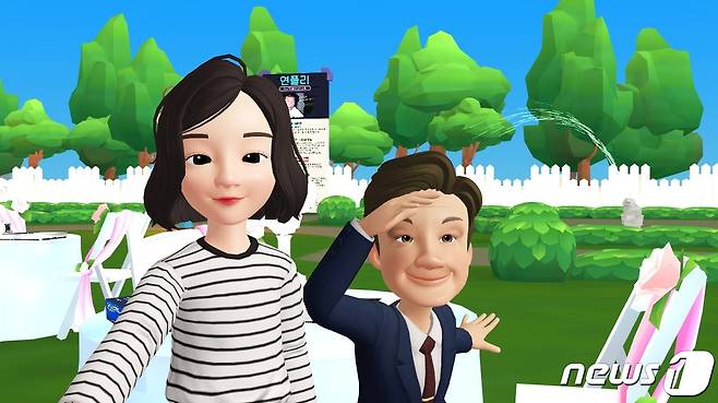 (왼쪽부터) 기자 본인을 본뜬(?) 제페토 아바타와 이낙연 더불어민주당 전 대표의 제페토 아바타가 함께 셀카를 찍고 있다. © 뉴스1 송화연 기자