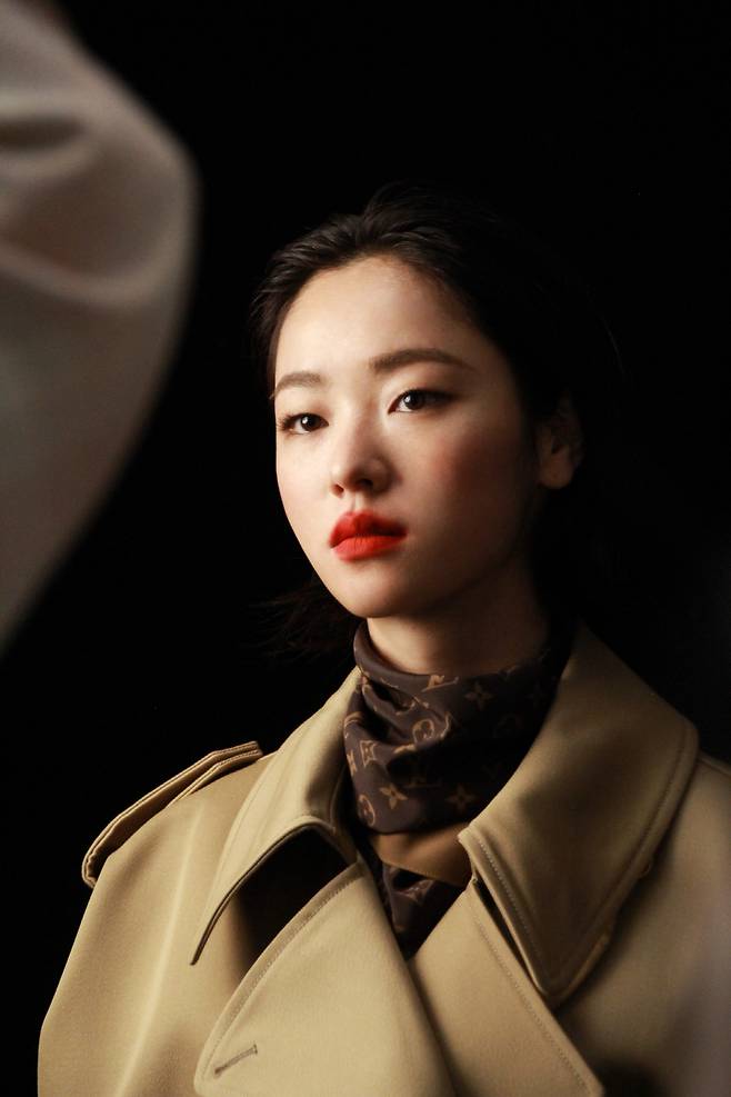 The luxurious figure of Jeon Yeo-been was captured.On the 29th, Minha, a subsidiary company, unveiled a behind-the-scenes cut of Actor Jeon Yeo-beens photo shoot.Jeon Yeo-been, who has attracted attention once in a unique atmosphere in the previously released picture, captures the attention of those who see it with colorful mood and various charms in behind-the-scenes steel.Jeon Yeo-been, who has a natural appearance with a completely over-the-top hairstyle as well as a light makeup that utilizes transparent skin expression and features in the public photos, attracts attention with sensual and fashionable styling using detailed points such as stylish look, accessories and flowers.She has recently become a hair-cut hair and boasts a more sophisticated sophistication. She is filled with the mature sensibility of Jeon Yeo-been by freely moving the chic and hip charm with elegant and alluring expression and deep eyes.In the actual field, Jeon Yeo-been is the back door that completely digests the concept of the picture with his own Aura, while creating various picture cuts with a wide image spectrum and emitting an intense presence.On the other hand, Jeon Yeo-been is currently in the midst of filming the Netflix original series Glitch and will be performing MBC entertainment Saturday on the 3rd (Saturday) What do you do?And is showing a hot trend.