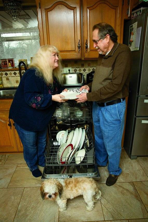 미국 오클라호마시티에 사는 크리스티 듀베리(왼쪽)와 돈 듀베리는 38년을 동고동락한 부부 사이지만 성격이 서로 다르다. 남편은 성취 지향적이며 아내는 느긋하고 자율을 중시하는 성격이다. 아내는 "그 세월 내내 내가 남편을 사랑하고 남편이 날 사랑한 비결은 하나님께서 우리를 창조하신 대로 서로 개성 있는, 그러면서도 상호보완적인 존재로 있게끔 내버려두었기 때문"이라고 말했다.