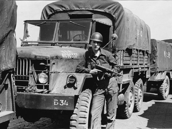 한국은행 금괴 수송에는 미군 GMC 트럭이 투입됐다. 2차세계대전 이후 1960년대까지 쓰였던 대표적인 군용 차량이다. 2차세계대저 당시 작전 중인 차량. 중앙포토