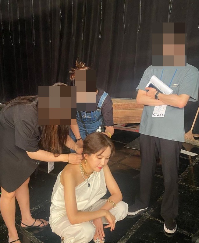 Broadcaster Jang Youngran shared a busy routine.Jang Youngran posted several photos on his personal Instagram account on July 3, with the caption: I was a man on my way to work, Im having a hard time with fitness Exhausted, Im Human?In the photo, Jang Youngran is touched by staff with a tired face, and even if he is tired, he maintains bright energy in the studio, which makes him admire.Jang Youngran said, I am in my teens and 20s, but I want to do my child care, my housework, and I can not do my physical strength.Tomorrow, I will take care of me more, and tomorrow I will take care of us more, he added.Oh Yoon-a, who saw this, commented, I lost a lot of my sisters weight. Kim Min-jung, a broadcaster, admired I suffered my sister.Meanwhile, Jang Youngran has a daughter and a son after marriage to a oriental medicine doctor.