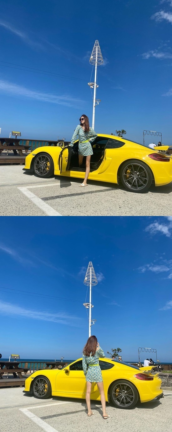 On the 6th, Lee Da-hae posted a picture on his Instagram with an article entitled My car (I wish it had been).Inside the picture is a bright picture of Lee Da-hae, who took a picture in a cool one-piece fashion in front of a luxury Supercar.Lee Da-haes wit is notable, adding a humorous note of how he looked at Supercar.Lee Da-hae, who is looking for his next film after the drama Good Witch Exhibition broadcast in 2018, is currently in public with singer Seven.Photo = Lee Da-hae Instagram