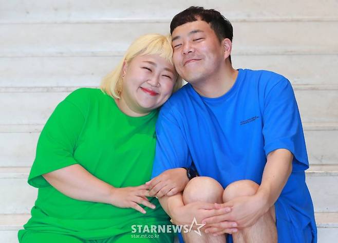Kim Min-ki and Hong Yoon Hwa met with TVN entertainment Comedy Johny Hendricks in the third quarter on the 6th and conducted an interview.The two have recently emerged as Wannabes of the MZ generation, running a number of entertainment and YouTube channels as well as appearing in the Comedy Johny Hendricks corner Super Car Couple Begins.He appeared in No.1 Cant Be and attracted attention with his daily life. However, some viewers point out that they are a little excessive.Hong Yoon Hwa said, In fact, I think I over-set it to make it fun when I was shooting recently, and the (titles) burden of being a comedian couple was great.I tried to draw something interesting with a character, and there is a bit of a hard part when I actually shoot it. He said, We thought it was fun to watch the broadcast, but the people who watched it seemed a little uncomfortable. I wanted to not laugh too much when I watched the broadcast.I am upset that the fun element is out of direction. I think it is because I am trying to show a comfortable appearance for the first time. Lee Eun-hyung said, We are familiar with the public gag stage, so we will not be familiar with (general) variety and entertainment. When we come out, we laugh and laugh.I think (Hong Yoon Hwa Kim Min-ki) will be familiar with it soon. 