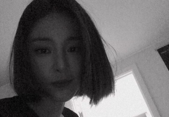 Actor Seol In-ah has collected Eye-catching by releasing black and white photos that have been transformed into Short hair.Seol In-ah posted a picture on his 6th day with an article called laughtloud through his instagram.The photo shows Seol In-ah transforming into a Short hair hairstyle.A sophisticated Short hair head and Seol In-ah doll visual captures Eye-catching.In the lovely charm of Seol In-ah, who pierces black and white, fans responded that short hair is cool, Short hair really looks good and It is so beautiful.Meanwhile, Seol In-ah met with fans in May through Jungles Law in Pent Island: The Island of Desire.