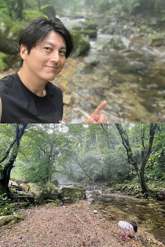 Daughter is a little Princess Princess...a fairy in a cute woodsActor Ryu Soo-young left Travel in a tranquil forest with his daughter.Ryu Shu-young posted a few photos on his instagram on the 11th, Forest. nobody. but princess.The photo shows Ryu Soo-young leaving Travel in a deep forest where a mountain spirit seems to come out.It appears that his wife Park Ha-sun came to family Travel with her daughter enjoying herself, though it was not featured.The daughter of Ryu Soo-young is a cute charm with her back view, and the appearance of playing at the riverside makes the Lansammos happy.Meanwhile, Ryu Soo-young married Park Ha-sun in 2017 and has one daughter under her belt.