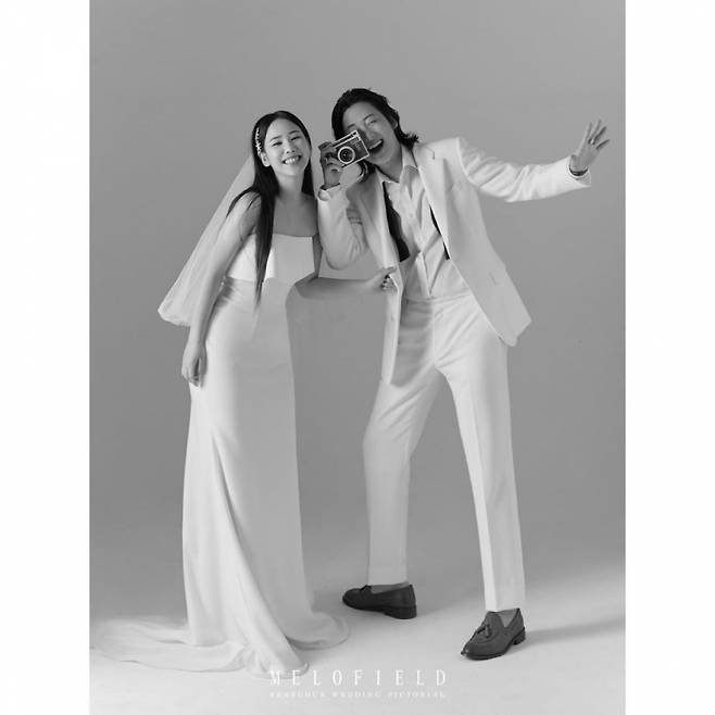 ▲ 유성은(왼쪽), 루이 웨딩 화보. 출처| 유성은 인스타그램
