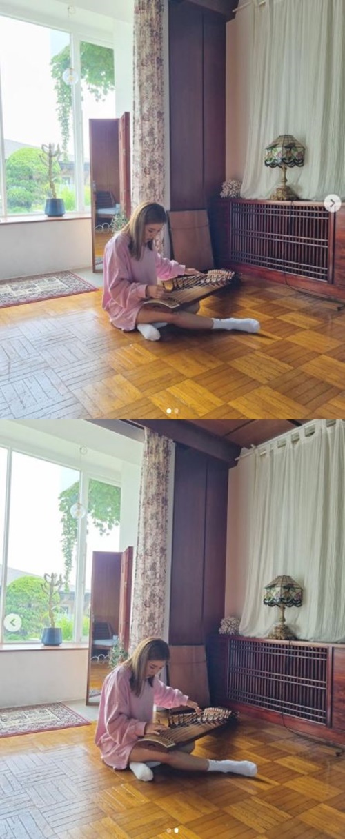 Singer Song Ga-in has oozed serious charm.Song Ga-in posted an article and a photo on his instagram on the afternoon of the 12th, I came to see Gayageum after shooting.The expression is serious ... the sound is a shit-tied thing, he added.Inside the photo is a picture of Song Ga-in, who sits on the floor in a comfortable dress and plays Gayageum.He is concentrating on playing Gayageum, boasting a sleek jawline and a delicate fit.Meanwhile, Song Ga-in is currently appearing on the KBS2 entertainment program Trot Magic Wanderers.