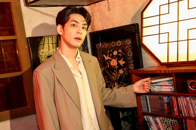 Band DAY6 (even of Day) (Day6 (even of Day) has unveiled the scene of the jacket shooting of their new album, Right Through Me (light through Me).DAY6 (even of Day) released and made a comeback on July 5 with the mini-second album Right Through Me and the title song Get Through.While domestic and foreign fans are showing their welcome to the three people who came by with different music, JYP Entertainment, a subsidiary company, added the fun of opening the New album jacket shooting scene behind the scenes of DAY6 (even of Day) on the 12th.Young K (Young K), Won-pil, and Help have digested a dreamy yet desolate visual concept in their new song Past Through music video, adding the nickname Believe (Believed and Listened Day6) to their unique modifier, Believed (Believed and Watched Day6).They showed off their professionalism in a space full of vintage props, and on the rooftop of the building, they had a refreshing smile and a smile, reminiscent of a youth movie.In the personal cut, it offered three colorful charms.Young K looked relaxed towards the camera, and the original pencil reminded me of a modern boy with a faint, lyrical atmosphere.The youngest Help created a languid and chic feeling opposite to the boy beauty that had been shown in the past, causing fans to feel excited.Recently, DAY6 (even of Day) has appeared in music broadcasting program as I pass through, revealing fantastic Love Live! skills and raising the satisfaction of global K-pop fans.In addition to music broadcastsLove Live!! Paper clip is posted on the official SNS channel, and we are making a lot of efforts to respond to the hot support sent by fans.The title song I Pass ThroughLove Live!! Paper clip and band performance video were released, followed by WALKLove Live! on the 14th.Paper clip, 21st 0:00 We will be uploaded to Love Live! Paper clip of the new album songs sequentially.Young K and Won Pil participated in the songwriting and composition, and it is characterized by intense sound contrasting with sad lyrics.The new song recorded the top of domestic music sites such as Bugs and Genie Music immediately after its release, and all the songs on the New album were listed on the chart.The new album Right Through Me topped the charts of the album album Hanter chart on the 7th, and it was popular as it climbed to the top of iTunes album charts in various overseas regions such as Singapore, Indonesia, Thailand, Turkey and Philippines.
