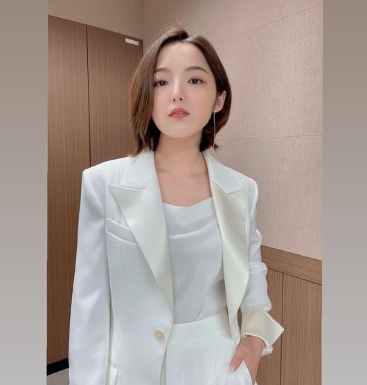 Actor Seo Shin-ae has revealed his latest matured status.Seo Shin-ae posted a picture and a picture on his Instagram on the 12th, Busan International Childrens Youth Film Festival, a meaningful 8th day with good people.The photo shows Seo Shin-ae attending the Busan International Childrens Youth Film Festival.I feel an unusual attachment from Seo Shin-ae, who is making a styling look with a single hair styling.The Seo Shin-ae, wearing a white suit, is showing off her sophisticated charm. The mature figure has also been reacting with a cool reaction.Meanwhile, Seo Shin-ae recently made headlines by Confessions that she was subjected to school violence during her school days from (girl) children Soo-jin.