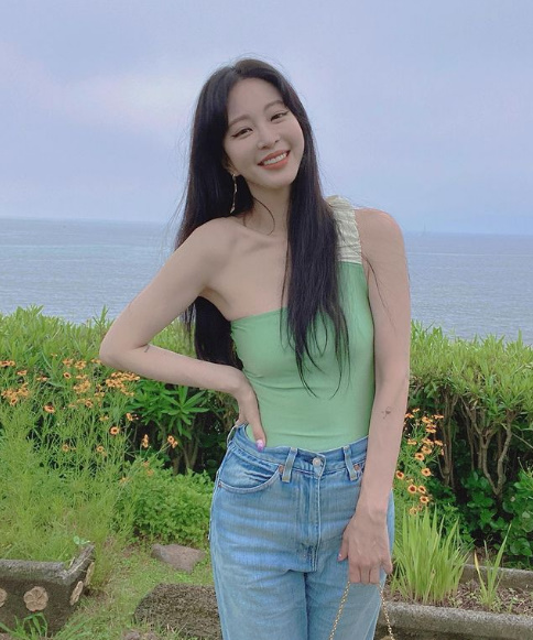 Actor Han Ye-seul has been telling of the recent sunny conditions.Han Ye-seul left a recent photo on his SNS on the 12th with an article entitled Summer (SUMMER).Han Ye-seul boasted a cool charm with a shoulder-revealed top and jeans; Han Ye-seul, who is building a bright Smile against the beach, looks relaxed.Recently, YouTube channel Kim Yong-ho Entertainment Director has raised rumors and suspicions about the past of Ryu Sung-jae and Han Ye-seul, but Han Ye-seul denied the fact and announced a tough legal response policy.Han Ye-seul also revealed his rumors through his personal YouTube channel and turned public opinion into a cheering atmosphere.