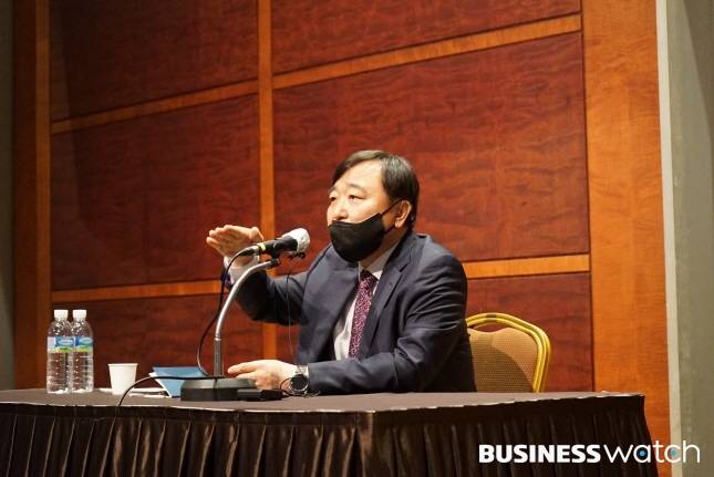 지난 4월2일 서울 코엑스에서 열린 기자간담회에서 발언하는 KAI 안현호 사장/사진=KAI 제공