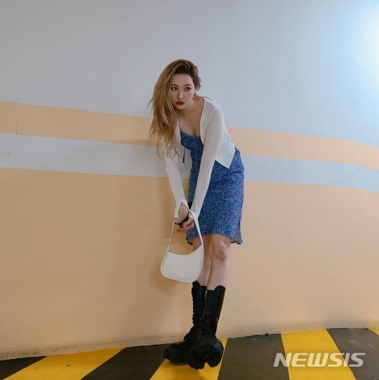 On the 13th, Sunmi posted a picture without comment on his Instagram account.Sunmi in the photo stares at the camera in a white see-through cardigan and a blue One Piece.The netizens responded that One Piece is really good together and My sister is beautiful.On the other hand, Sunmi will appear as The Master on Mnet Girls Planet 999: Girls Daejeon, a debut project of Korea, China and Japan, which is scheduled to be broadcasted on the 6th of next month.