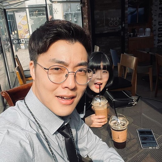 The comedian Ha Jun-su and Ahn Yeon-yeon are in the controversy of transfer farewell, and the brother of the former GFriend posted a new Disclosure article.On the 14th, netizen B introduced himself as the brother of former GFriend Ha Jun-su and said, I was nervous about thinking about how things would be going on in the Sister line.However, I heard that there are things that attack the cister with the story related to cancer, and I wrote it because I wanted to say it at dawn. Mr. B said, Mr. H did not do anything to express that he had been sick. It is true that Sister lived with Mr. H during his cancer, but his life during his time together was far from careiving and bottled water.H was a new comedian, so he had to participate in the meeting, Gaya to record, and he often went out when he was time, and he lived in a game and watching TV rather than taking care of people who could not get sick at home. It is not a transfer breakup, it is a wind, an affair, he said. They have done something that Mr. H has not done when he is still in a common-law marriage relationship with our sister.Mr. B said that Mr. H and his sister were in a common-law marriage relationship, and he visited each others house every holiday, and Mr. H used his father-in-laws name and mother-in-laws name to his parents.Finally, Mr. B said, I want to be unhappy and I feel deeply satisfied with the misfortune of the two when I am the happiest and dreaming now. I am surprised to admit that I have been looking for a wind pin and I want to say thank you because I am not so smart to the former brother-in-law who threw him into a quagmire,On the 9th, Ha Jun-su and Ahn Yeon-yeon appeared on the YouTube channel Studio Waffle content Turkeys on the Block and announced their marriage plan.However, on the 11th, former GFriend A, who was a former member of the group, disclosure the affair of Ha Junsu.A claimed that he lived together during his love affair with Ha Jun-su and promised to marry, and that he was smoking a wind before he broke up.Since then, online community has appeared as a netizen who is presumed to be a subordinate, leaving a statement.I will not deny the whole claim, he said. But if there is a core that must be clarified most clearly, the claim that I did not receive an apology is not true.I officially had to take a hard-line response through a lawyer, he added.As the controversy grew, Ha Jun-su and Ahn Ga-yeon have closed their SNS accounts. The two people participated in the recording of the cable channel tvN comedy big league.In fact, except for the first day, I was not familiar with Internet Community, and I was working on the lister line, so I was worried about how things would be going on.But when I heard that there were things that attacked the cister with cancer-related stories, I wrote because I wanted to say something at dawn.Mr.H did not do anything to describe as having taken the bottle.The cisters cancer was discovered early and its prognosis was a good axis, so the surgery was relatively mild and was discharged within a week of surgery.He was not hospitalized for a long time, and he was not in a condition that required caregiving.Although the cancer had recurred once more, it was discovered early due to steady screening and it was the same as above.Although the chemotherapy Sigi was difficult, it was not enough to take a bottle next to him, and he also exercised alone to solve his meals and recover his health.After some time, he was well recovered to find work; he actually did economic activity between the initial outbreak and recurrence.It is true that sister lived with Mr. H during the cancer battle, but the life during the time he lived together was far from carreviving,Mr. H was a new comedian, so he had to participate in the meeting, Gaya to record, etc. When he came out often, and he lived at home to watch Game and TV rather than looking after people who could not get sick.I also enjoyed dating like any other lover, such as traveling abroad or fishing with Sister.Some people seem to think that they have lived with cancer patients for 4-5 years, but Sister was cured five years after treatment.In other words, at the time of the breakdown of the relationship between the two, it is about two years after the first cancer judgment.Before the cancer, the two were living together, and the cancer outbreak was only an opportunity to inform my family that two people were living together.Before the incident, my family felt grateful to Mr. H because I thought that Mr. H was really loving him, not because he cared for the sick Sister with extreme sincerity.In fact, Mr. A used to be a good lover so that he said that this is all you have in conversation with Mr. H.Still, cisters battle with cancer is one of the things that hurt my family.Please stop saying that you have cancer, and that you should have heard your hair all your life.One in three Koreans is said to have cancer, which is likely to hurt not only us but also those who have other cancers and their families.Its not a transfer breakup, its a Wind, an affair.If Mr.H had just been separated from the Sister, we would not have hated him so much.It was his Choices who said that he would stay next to him when he was sick for the first time, and Choices who would be sad and sad if he left, but if he was hard, he could do it.In fact, before I knew what happened with Mr. A, the mind that Sister had suffered was just a pain of the demonstration that everyone was experiencing, and my parents were sad, but H would have been difficult.It was this atmosphere when I thought of what I had been grateful for so far.But as those two mentioned in the conversation, they did something that Mr. H was not yet proud of when he was in a common-law marriage relationship with our sister.There is enough evidence, such as the contents of the discord conversation between the two of them, which Mr. H has already admitted in the entrance statement, and the cctv that came together when there was no sister in the house where he lived.And it was not just a relationship between lovers, promised marriage, but a common-law marriage relationship.We visited each others house every holiday, and Mr. H wrote my parents titles such as my father-in-law and mother-in-law.There are some people who ask, but the lawyer is working hard to see what can be received.Ill take care of it. Why are you doing this now? I think there are many people who do it.I do not know what kind of mind Sister is, but I am a twisted person. I do not want to see such a hurt person happy and I can not live well, I want to feed big shit and I want to go out.I was also very surprised when I heard that Sister had posted Disclosure.I do not know what my other family is like, but I feel deeply satisfied with the misfortune of the two when I wish they were unhappy and I am now the happiest and dreaming sweetest.Surprisingly, I would like to say thank you because I am not so smart to my brother-in-law who has thrown himself into the bog, rather than explaining because I admitted to the Wind Finn and made a strange sound.I do not see the opportunity to live as a gag woman as a good writer because I met a man like our sister, but I give a sincere consolation to the person who has a sense of pride.I know its twisted, but its not going to work out yet, and I hope you have a generous heart and make the world more beautiful, and then maybe someday my twisted mind will be released.