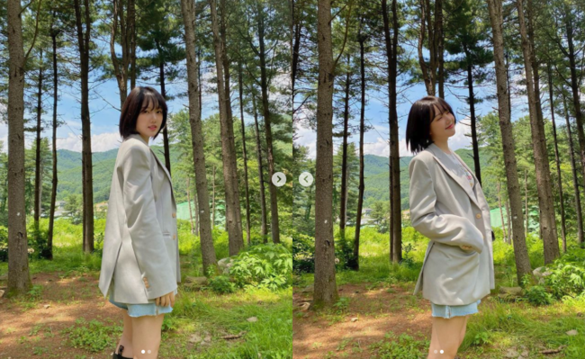 GFriend Yerin kept a fresh visual after the team disbanded.Yerin posted two photos on his Instagram on the afternoon of the 14th with a smile emoticon.In the photo, Yerin emits a fresh charm in the forest filled with green trees and grass.Even in the hot weather, he fitted a long jacket with blue hot pants and sophisticated, and finished a lovely visual while looking like a layered cut.Meanwhile, Yerin debuted to the girl group GFriend in January 2015 and hit each song that he released with the praise of God friend.However, in May, the team suddenly disbanded and Yerin built a bird nest in the Surbream Artist Agency, where rain is the head.SNS
