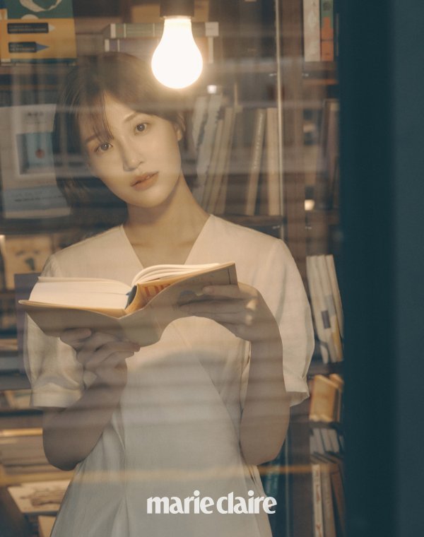 A picture of Actor Seo Ji-hyes wisdom charm and affection for the book has been released.Seo Ji-hye will introduce independent Bookstore and talk about books through interviews with pictures posted on Marie Claire home page.The first bookstore that Seo Ji-hye picked was Bookstore of the Night.Seo Ji-hye in the public picture revealed the aspect of the atmosphere goddess added to the natural beauty in the emotional space unique to the Bookstore of the Night.Especially, the refreshing smile that makes the viewers laugh makes his innocent beautiful look more prominent, and the way he looks at the book while concentrating is captivating with the opposite charm by creating an alluring and dreamy mood.Above all, the simple wrap design white look and jeans styling add feminine charm and enhance the perfection of the picture with the beautiful look of Seo Ji-hye.In the interview with the photo shoot, the story filled with the hardness of the inside that was made by reading came and went.Seo Ji-hye, who likes poetry and essays because he likes books that give a new feeling every time he reads, said that collecting poetry is one of his own small achievements.In addition, when asked what the book means to him, he said, Up. The mind of a person is all complicated.When you can not express it simply with words such as hard, sad, and weary, you can be the biggest comfort if you meet one article that seems to have melted your mind well.So when I am complicated, I go to Bookstore to choose todays comfort. Also, from , , , , , , , , Seo Ji-hye chose books that he liked unreservedly in Bookstore of the Night, and recommended Sim Bo-suns poetry  There are no fifteen seconds and a few passages of the poem Black Leaves in the Mouth.Seo Ji-hye, who has been oozing the wisdom charm of Seo Ji-hye down with such an emotional picture, is currently making a full-fledged leap as an actor, casting in Kim Bong-hans new film The Wild and winning the luck of selecting the main character at once in his first screen debut.Seo Ji-hye and Bookstore, and a richer story about books, can be found in the Marie Claire home page.