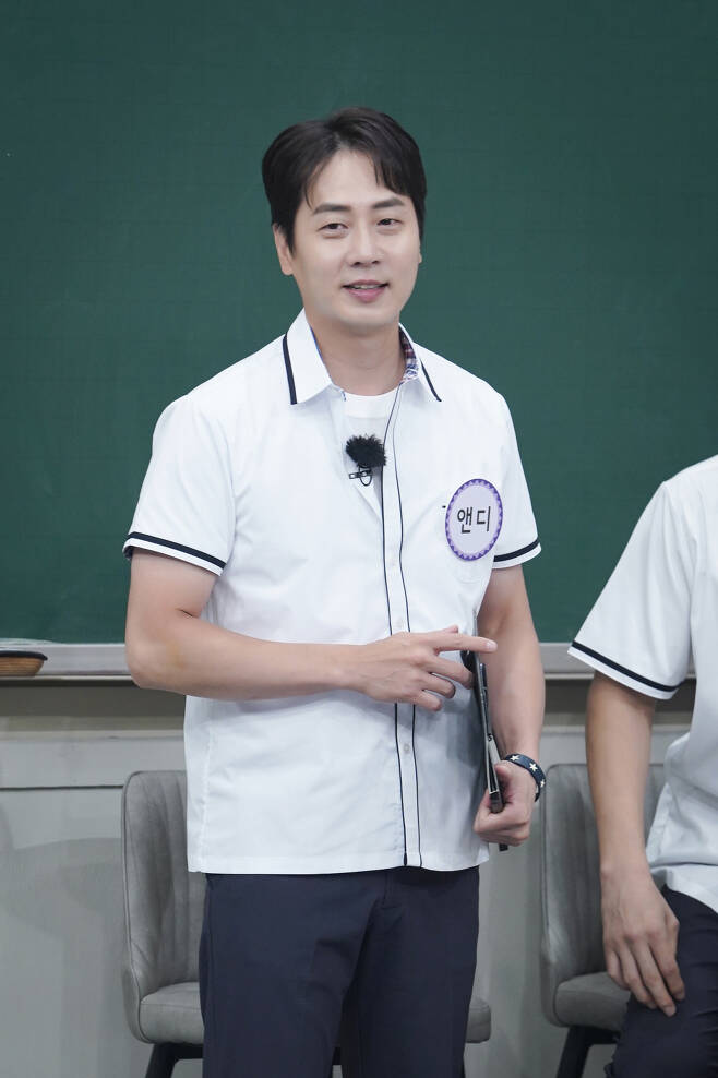 Shinhwa Andy has released a back story about the title of the article that had a big smile on the public.JTBC Knowing Bros, which will be broadcast on July 17, will be featured on the first generation idol.Baby Vox Kan Mi-youn, Yoon Eun-hye Andy Shinhwas Jun Jin Andy Andy appear as transfer students Andy give a big smile as an aid entertainment stone.The four people who appeared at his brothers school told the story of his relationship with Kang Ho-dong in the 2000s Andy his entertainment program, Andy also showed off his idol life in those days.On the other hAndy, Kan Mi-youn Andy Jun Jin, who are the key Alone, revealed that they are living a honey-dropping marriage life by unblocking the merits of marriage.Its good not to break up at night, said Kan Mi-youn, Andy Jun Jin said, psychological stability is the biggest advantage.