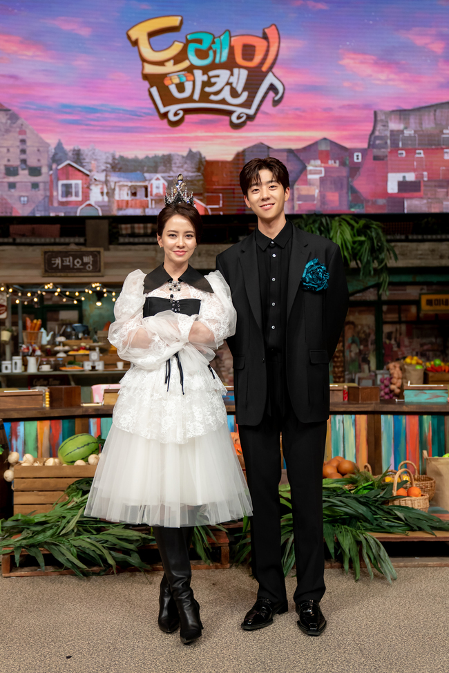Actor Song Ji-hyo, Rapeseed or are on Amazing SaturdayOn TVN Amazing Saturday, which is broadcasted on July 17, Song Ji-hyo and Rapeeseed or visited the studio.Song Ji-hyo, who is called Dam Ji-hyo by building a wall with the world, surprised the Doremis by saying Fin.K.L when asked about the latest song recently heard.Rapeseed or also confessed that I usually listen to pop songs and predicted the difficulty of dictating.The full-scale support began and Song Ji-hyo and Rapeeseed or continued to struggle.Song Ji-hyo, who said, I will learn the latest song from today, has made a strong commitment to the news that Turbos best friends song, which is appearing together in Running Man, comes out as a problem.However, as the debate became longer due to the problem of difficulty, it gradually showed the aspect of Ming Ji Hyo, and showed a pleasant charm by showing off the furry personality toward the market food without hesitation.Rapeseed ors first artistic challenge also drew attention. Rapeseed or showed off his presence by expressing his opinion with full passion.When the problem is not my own, I say to the Tsutsu board, It is difficult.I do not hear it. He left a sad letter and gave me a smile in the form of a polite young man who neatly rearranged the support board of the right answer zone.On the other hand, Kim Dong-Hyun actively participated in the support and attracted attention. It is fun to have a song that I know for the first time.Kim Dong-Hyun, the treasure of Amazing Saturday, can be seen on the air to see if he will become the solver of the day.It is also the back door that the sharp intuition of Taeyeon, the performance of the key that revealed the new corner of Lost (Lets see Shin Dong-yeop again), and the laughter of the head of the National Statistical Office, Pio.