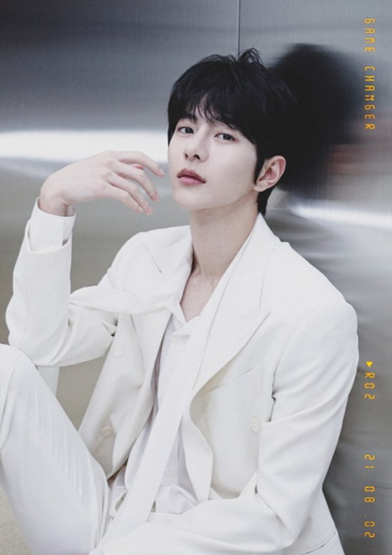 Woollim Entertainment, a subsidiary company, posted Choi Bo-min and Bong Jaehyuns Individual Photo on Golden Child Regulars 2nd album Game Changer on the official SNS channel at noon on the 21st.Choi Bo-min, who wore an all-white suit in an indie visual photo, looked at the front with deep eyes and made a faint feeling.On the contrary, other images in black sleeveless costumes attracted the attention of the unique chic charm.On the other hand, Bong Jaehyun gave a clear and clean atmosphere with a white bubble in his hands.Then, he fell on the bed and exposed his upper body in a surprise, attracting attention with his fully armed pure sexy.Golden Child, who opened his first indie visual photo and raised his expectations for a comeback, returns to Regular 2 Game Changer.Game Changer adds to the new Bora welcome, which is being presented in about six months after the mini-fifth album Yes. (YES.) released by Golden Child in January.Game Changer means an important person or event that can completely change the game of results or flows in any work.Golden Child will make a strong impression on global K-pop fans with passion and confidence like the album name.In addition, it is expected to be able to meet various music filled with unique colors of Golden Child as it is a Regular album.Meanwhile, Golden Childs Regular 2nd album Game Changer will be released at 6 pm on August 2.Photo: Woollim Entertainment