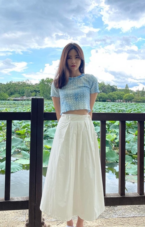 DIA Eunjin flaunts Goddess visualOn the 23rd, Eunjin posted a fresh photo of the heat wave through his SNS.The photo shows Eunjin posing in the background of the lake, and the brilliant visuals harmonized and captivated the fans.Eunjins Summer styling, which showcased the shins of his girlfriend look, is also noticeable; Eunjin has completed styling that he wants to follow by matching a blue crop top with a white long skirt.He made people smile with a picture alone.Eunjin debuted as a girl group DIA, has been loved by fans in various fields such as acting and entertainment programs as well as music activities.Recently, I finished filming the web drama Love in black hole.Love in black hole is a full-fledged SF fantasy romance that seeks love based on the clues of Whitehall that suddenly appeared one day. Eunjin plays Joanna, who challenges her dreams without giving up and seeks happiness in the play.Meanwhile, the web drama Love in Black Hole, starring Eunjin, is scheduled to be released in August.