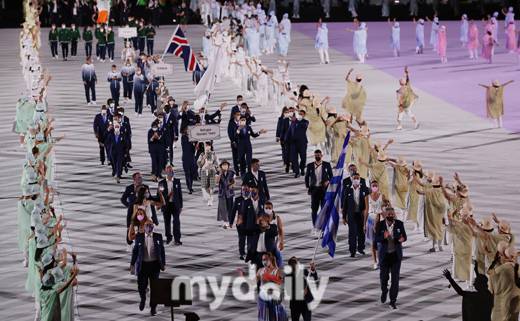 ▲ '입장하는 각국 선수들'