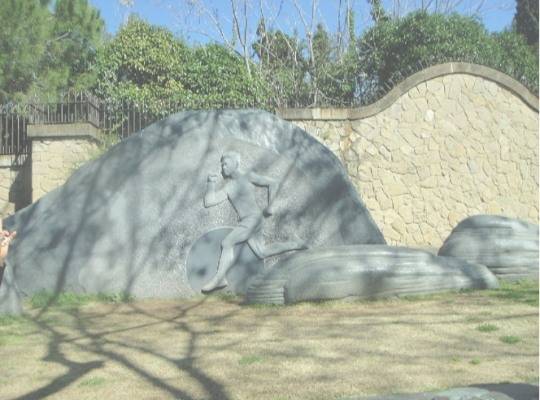 스페인 바르셀로나 몬주익 언덕에 마련되어 있는 황영조 동산에는 황영조의 달리는 모습과 발 프린팅이 새겨져 있다.