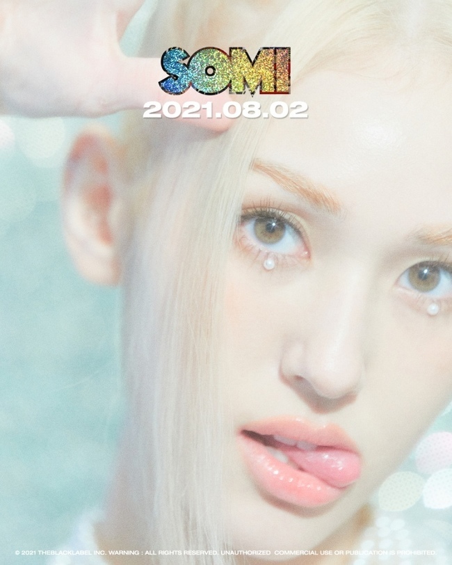Singer Jeon So-mi showed off her glamorous and kitsch charm.The Black Ravel, a subsidiary company, released the second Teaser Image of Jeon So-mis new song DUMB DUMB on the official SNS channel at 1 pm on July 24.Jeon So-mi in the Teaser Image, which has a pastel tone color, overwhelmed the camera with his tongue slightly out and his eyes staring at the camera with his eyes.Jeon So-mi showed off her pre-class beauty by highlighting her doll visuals with a blonde hairstyle and a unique bead attached under her eyes.Especially, this album is accompanied by Pony, who is called the best make-up artist, and supports the activities of Jeon So-mi.Jeon So-mi predicted a comeback of a different concept with the teaser Image, the essence of human high-teen.With a spectacular comeback in about a year, Jeon So-mi will present new music and performances with Dumb DUMB.With the irreplaceable stage and charm, we will prove the truth about who is the best big girl solo now.