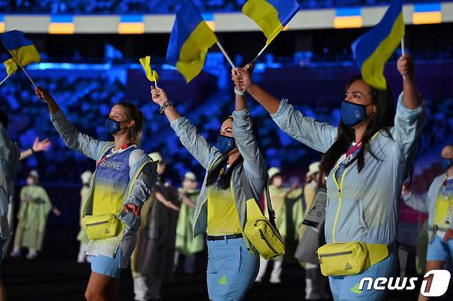 도쿄 올림픽 개막식에서 우크라이나 선수들의 모습.  © AFP=뉴스1