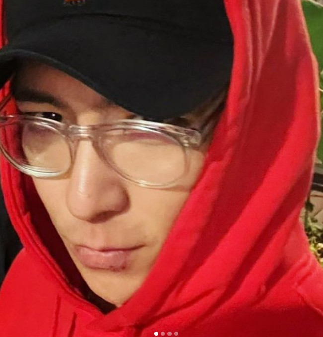 Group BIGBANG member and actor Top (Choi Seung-hyun) has released a warm-hearted current situation.The tower posted several photos on his Instagram account on July 26 without comment.The tower in the public photo is wearing a white horn glasses with a red hoodie.In the close-up shot, the towers veil-like nose and sleek jaw line attract attention.The tower posted his self-portraits more attention in four months since March 20th.Top has a break since the release of his BIGBANG single Flower Road in 2018.