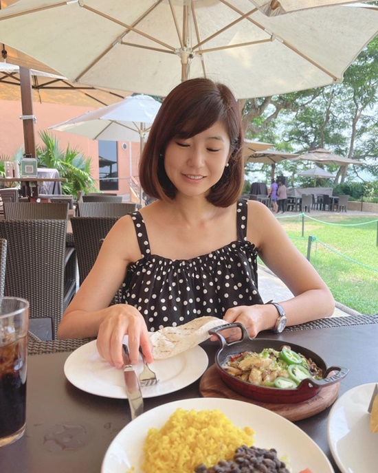 On the 26th, Kang Soo-jung wrote on his instagram, I had lunch with Husband while the child was playing with a friend.I think everyone went to the pool or Sea on Sunday. Thanks to that, he posted a picture with the article.In the photo, Kang Soo-jung, who visited a restaurant with Husband, is looking at the food with a bright expression.Foods that seem to be eating just by sight stimulate the mouth.Kang Soo-jung, who left KBS in 2002 and worked as a freelancer in 2006, married Husband, who works for Hong Kong Financial Company in 2008, and is currently residing in Hong Kong.Photo = Kang Soo-jung Instagram