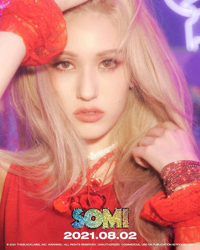 Jeon So-mi has unveiled a unique atmosphere of Teaser like a movie Poster.The Black Rabel, a subsidiary company, posted the fourth Teaser Image of Jeon So-mis new song DUMB DUMB on the official SNS channel at 1 pm on the 28th.Jeon So-mi, who captivated her eyes in an intense red costume in the open Teaser Image, gave a dreamy aura with red-colored eye makeup and a dour and deadly eye.Especially, famous makeup artist Pony made a support shot and further highlighted the unique visual of Jeon So-mi.A third photo of Jeon So-mi, which was opened on the 26th, was also released.Jeon So-mi, who completely digested various costumes such as crop T-shirts and check skirts, emanated cuteness and chic at the same time and emanated the charm of reversal.In another photo, Jeon So-mi looked ahead in a white dress and a little hair covering her face.Here, the noise effect of retro sensibility was added to create a strange mood and reminded me of a teen romance movie Poster.Jeon So-mi was released in July last year, What You Waiting For, which topped the charts of iTunes K Pop in nine countries and regions around the world.In addition, Mnet M Countdown ranked first, proving its influence both at home and abroad.With a spectacular comeback in about a year, Jeon So-mi will showcase his ever-growing music and performance with Dumb DUMB.iMBC  Photos The Black Ravel