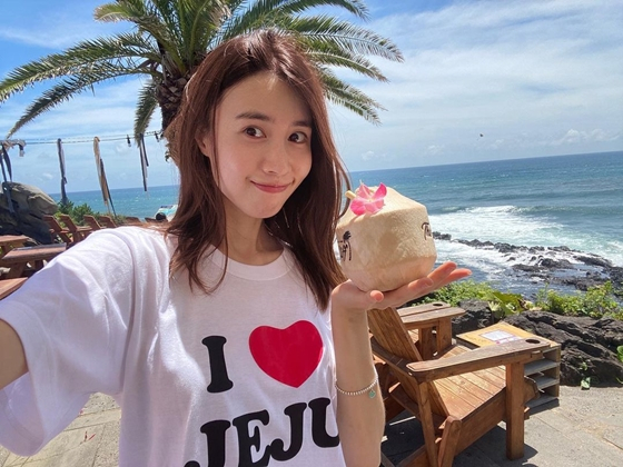 Jin A-reum took the photo to his Instagram on Friday.The photo shows Jin A-reum building Smile, especially as she reveals her fresh charm against the backdrop of the sea.Fans who encountered the photos showed various reactions such as Pretty, I am on vacation and Smile.Meanwhile, Jin A-reum has been in public with Namgoong Min since February 2016.