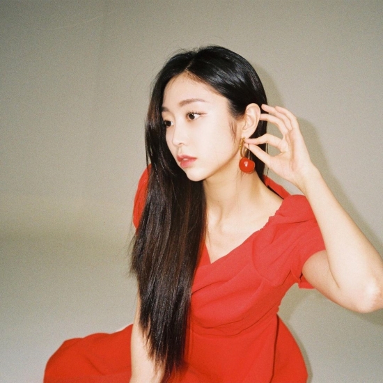 On Friday, Lovelyz West JiSoo posted a photo on her Instagram page.In the photo, Lovelyz Seo Ji-soo is taking various poses in his place.The RED dress also caught the attention of the official fan club Lovely Nurs in his perfect beauty.On the other hand, Lovelyz, his own, is active in various fields.Lovelyz, who debuted to the music industry with the title song Candy Jelly Love of her first full-length album Girls Invasion on November 12, 2014, has shown a unique tone, excellent singing ability and a wide musical spectrum.Photo = Lovelyz Instagram