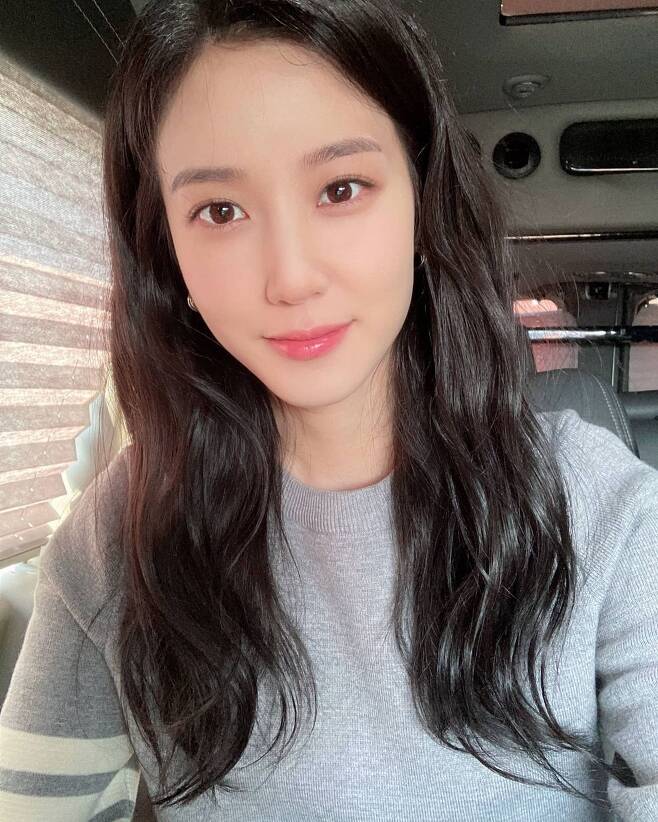 Actor Park Eun-bin thrilled fans with no flaw visualsOn the afternoon of the 30th, Park Eun-bin posted a picture with an article entitled So_ Tree 6.p.m Namo Actors Official YouTube Channel through a personal Instagram.Park Eun-bin in the public photo is a picture taken in the car, especially his distinctive features and innocent charm stole the hearts of the viewers.The netizens who watched this were full of reactions to praise Park Eun-bins visuals such as I am pretty, I love you, Eun Bin, What is beautiful now? And Angel Eun Bin.iMBC  Photo Source Park Eun-bin Instagram