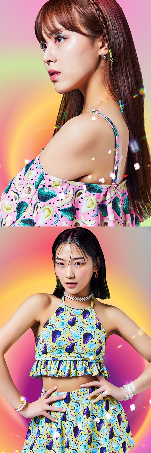 The first personal concept photo of the new five-member girl group Macaron (MAKAMAKA) has been released.On the morning of the 30th, the first personal concept photo of the new album Hey U was opened through the official SNS channel of Macaron.In the open concept image, dasul and Hisu captivated their eyes with cool colors and auras with summer styles that match colorful patterns and colors. Dasul showed off their charm by revealing the side with colorful visuals, and Hisu showed the perfect body line reminiscent of dolls.Hisu, who became the first runner of the personal concept photo on this day, is the teams eldest sister and leader, and leads the team with clear and refreshing voice and outstanding dance skills.Another member dasul appeared in Singer Gain in May and showed her outstanding acting skills by appearing as a heroine in Music Video of Singer Shin Min-cheols new song Come to Me Like Spring, which was attracted attention by the group Tmax.Meanwhile, Macaron (MAKAMAKA) is a five-member girl group that means close friend in Hawaiian, and will return to the remake album on August 12th, reinterpreting Shark Taleras hit song Hey U.