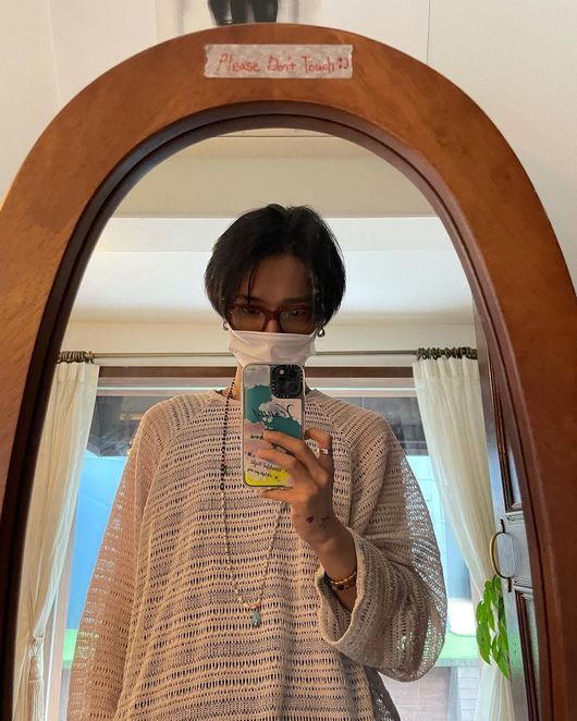 Group Super Junior Yesung has released a recent photo.On the afternoon of the 30th, Yesung posted a picture without any comment on Cafes hashtag that he visited his Instagram.In the photo, Yesung is wearing a white top of cool material, and even though he is almost covered with glasses and masks, his dark eyebrows and stiff nose show off his presence and catch his eye.In his photographs, netizens said, Healing time?, There is a picture atmosphere., I want to know about my brothers clothes. I have a good look., My brother is always careful about health:and so on.Meanwhile, Yesung released its solo mini-album, Beautiful Night, in May, and it has received global love, ranking first in 27 regions around the world on the iTunes top album chart.Yesung SNS