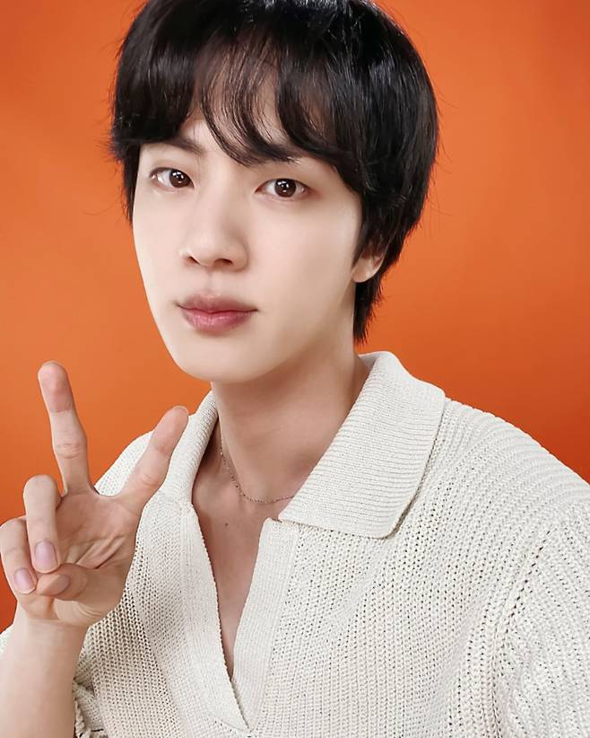 방탄소년단 진, 너무 예쁜 셀카 초대장.."석진이가 나를 움직이게 해♥"