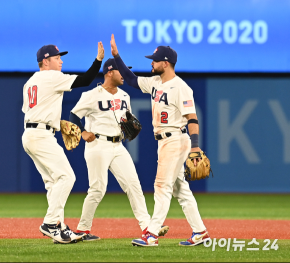 2020 도쿄올림픽 야구 B조 조별리그 대한민국 대 미국의 경기가 31일 일본 요코하마 스타디움에서 펼쳐졌다. 4-2로 미국이 승리한 가운데 선수들이 기뻐하고 있다.