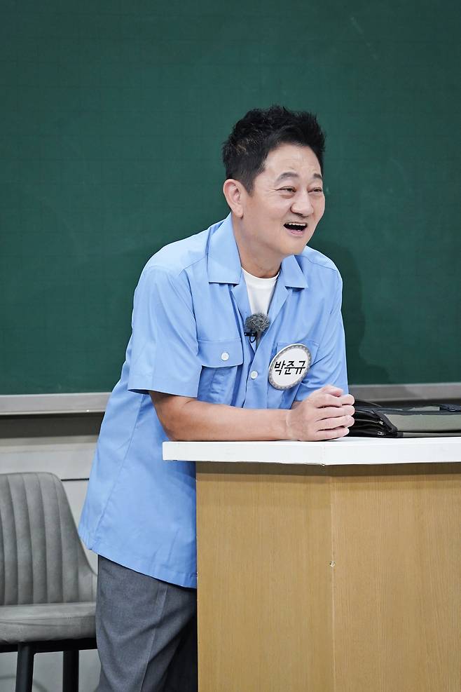 Rustic Period protagonists reveal the truth of the fight rankingJTBC Knowing Bros, which is broadcasted on July 31, will be the main character of the drama Rustic Period, including Park Jun-gyu, Kim Doo-han Ahn Jae-mo and viper Park Dong-bin.Comedian Lee Jin-ho, who has also revealed that he is a regular Rustic Period fan, appears together.The three of them took control of their brothers school with their brilliant gestures at the same time, and 20 years of charisma was overshadowed by the unsettling gestures that did not even stand in front of Tong Kang Ho-dong.Park Dong-bin has put the fight rankings of the characters in the Rustic Period drama, which has become a hot topic online.Ahn Jae-mo, who heard this, was surprised to see that the young man Kim Doo-han, who led the Rustic Period, was ranked 6th.The young man Kim Doo-han has not yet met the welcome of his father Kim Ji-jin, so his battle rankings before and after his awakening are different.Kang Ho-dong did not miss the timing and laughed with a sense of words.